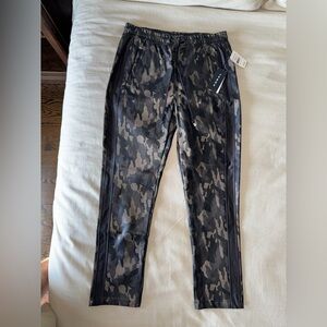 Women’s Koral Camoflauge Sweatpants Size Small NWT